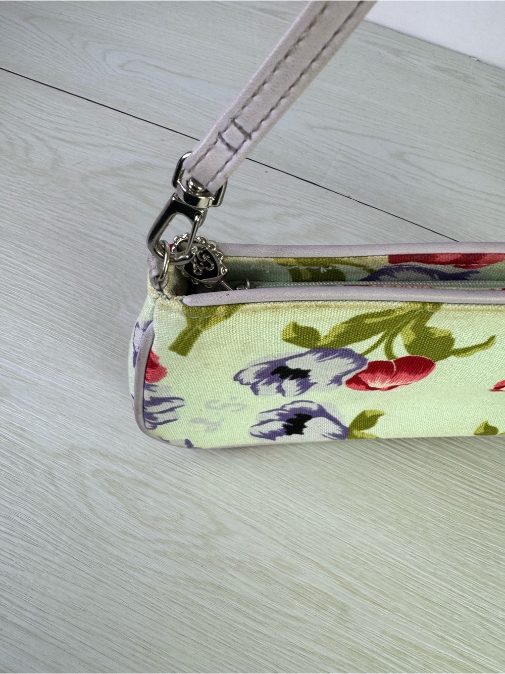 vintage Lulu Guinness canvas top handle bag in a floral print - Picture 3 of 9